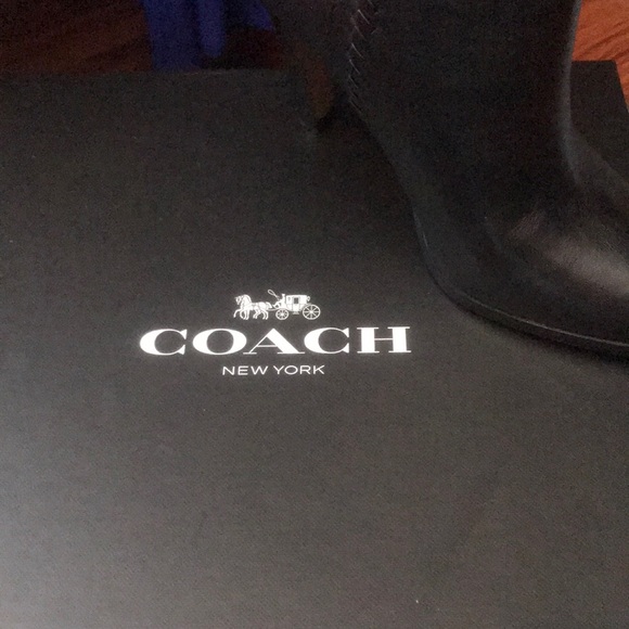 Footwear - Picture 3 of 4